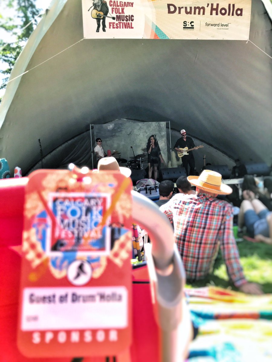 Cale_White's tweet photo. Drum'Holla stage presenting @lindiortega. Soulluv! Thnx @ForwardLevel &amp; @standandcommand for bringing this stage to #cfmf2017 #hoodooyoulove https://t.co/BY1uZuYaE7