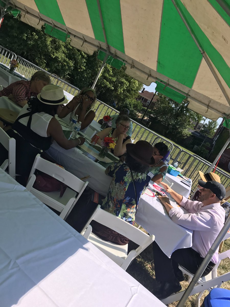 drobCLE's tweet photo. At #GatherInGlenville for last #CommomGroundCLE of the day! Conversation + a live band makes for a great ending. @FamicosF @CleveFoundation https://t.co/P4dVSIL0aB
