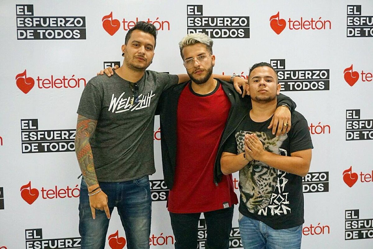 SoyDVX's tweet photo. Ellos siempre conmigo y yo siempre para ellos @willside7 @24HStudios  Mis productores, mis cómplices, mis grandes amigos 🙏💯 https://t.co/mRWHJgfe33