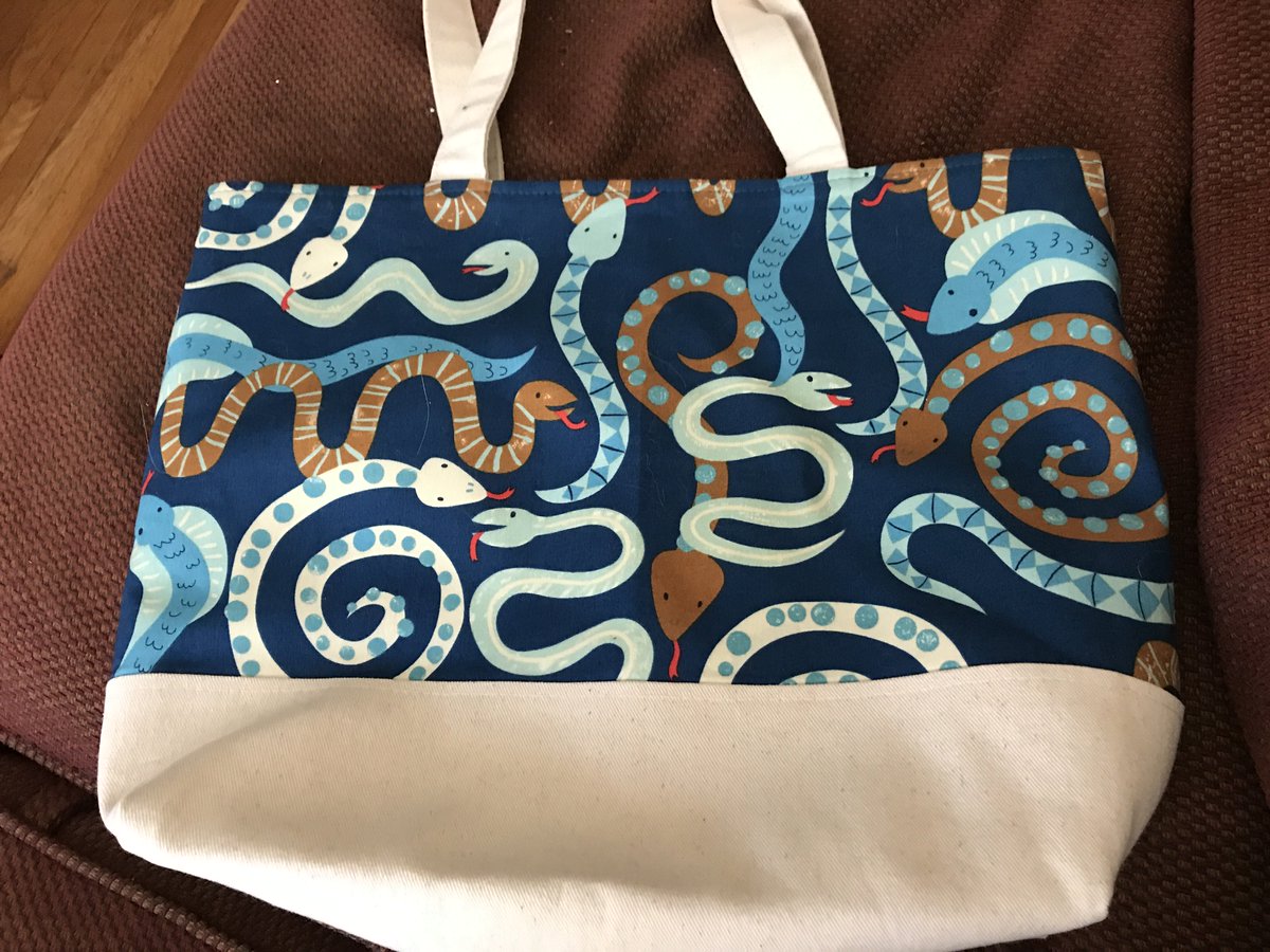 HissyCobraLady's tweet photo. Snakes definitely need bags, we have no pants pockets! New bag to rock the snake swag https://t.co/d5ZZhQz27Z