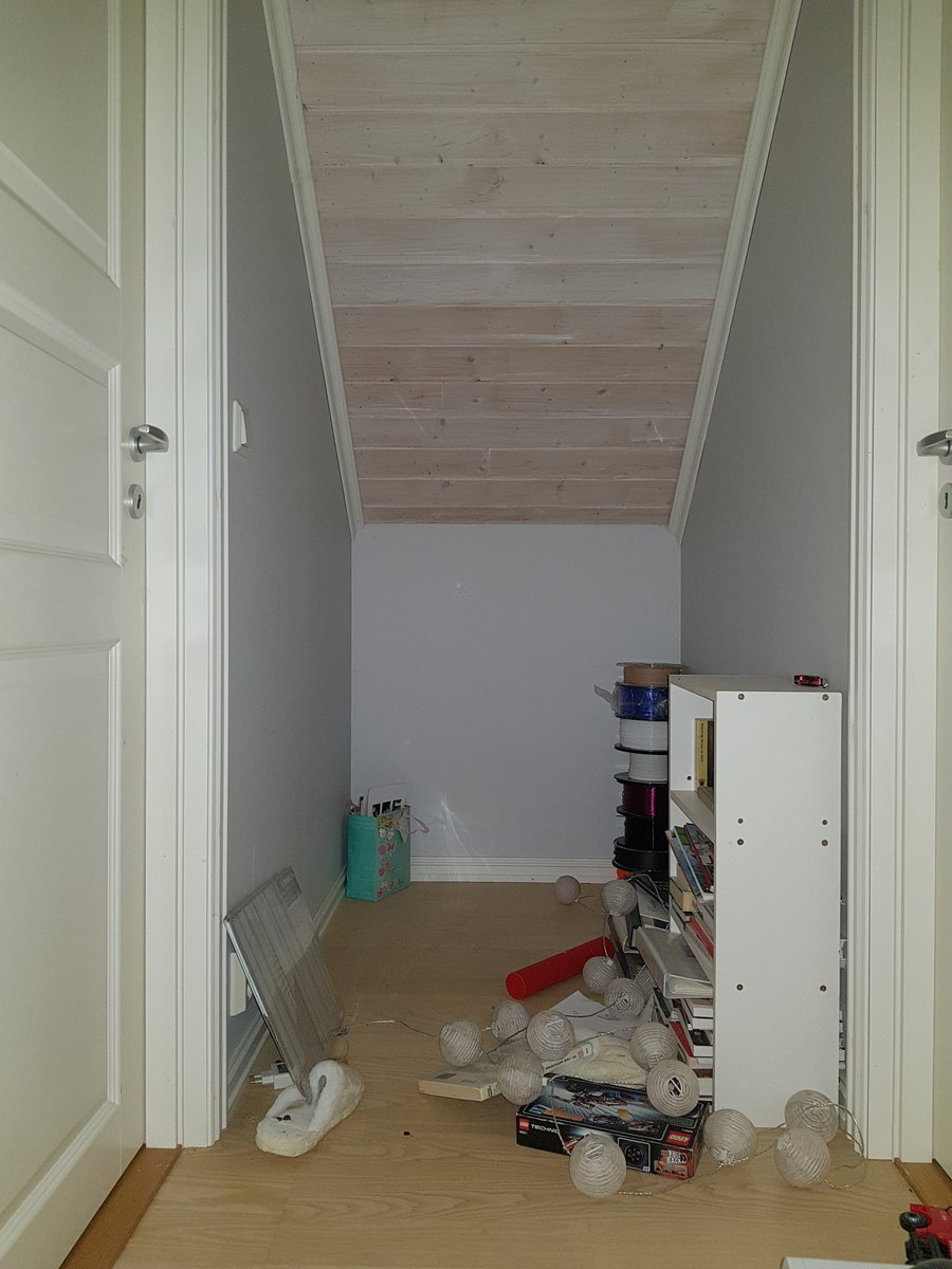 d4dy3d's tweet photo. Claiming the last 1.5 square meters of our house for my #makerapace - my #prusa #3dprinter and #arduino projects will move in soon ;-) https://t.co/F4gLBczA9d