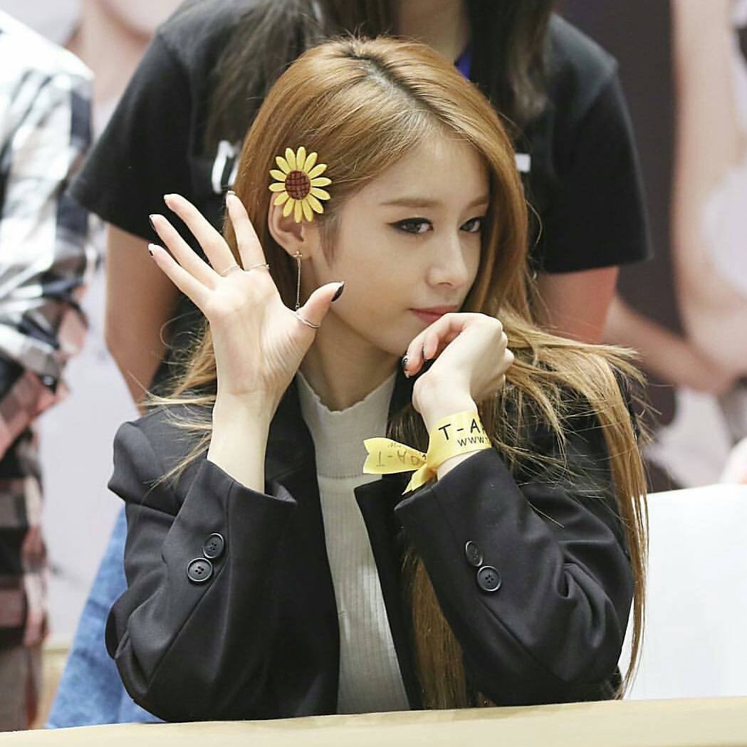 jeff__2014's tweet photo. #TARA
#StopSleepingOnTARA
#whatismyname
#WhatismynameTara
#타라
#soyeon #qri #boram #jiyeon #hyomin #eunjong https://t.co/yUvNVp0N1w