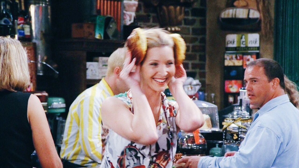 buffaybing's tweet image. happy birthday Lisa Kudrow!!