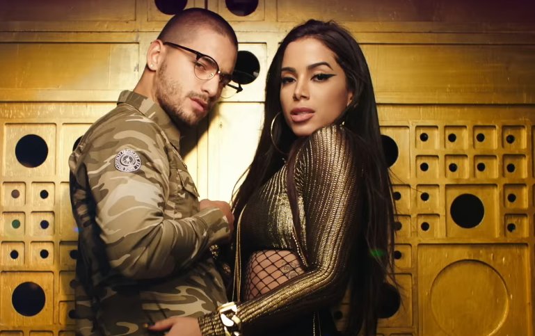 danilo_sanches's tweet photo. Não tem problema. Já teve cobra no outro clipe #SuaCaraMusicVideo https://t.co/pLXdgo682n