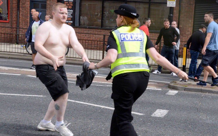I can't remember anyone singing " get your tits out for the lads " yesterday at the #safc #CelticFC match 😂😂 #Football #idiots