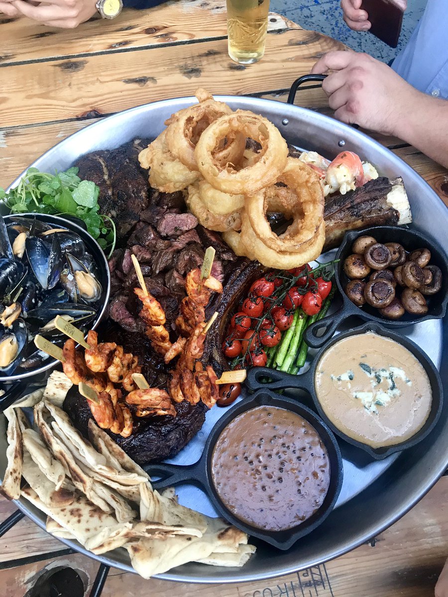 Readflex_Group's tweet photo. Insane meat platter for the boys at @The_Smoke_Pit tonight 🙈 https://t.co/YkvktFAzFx