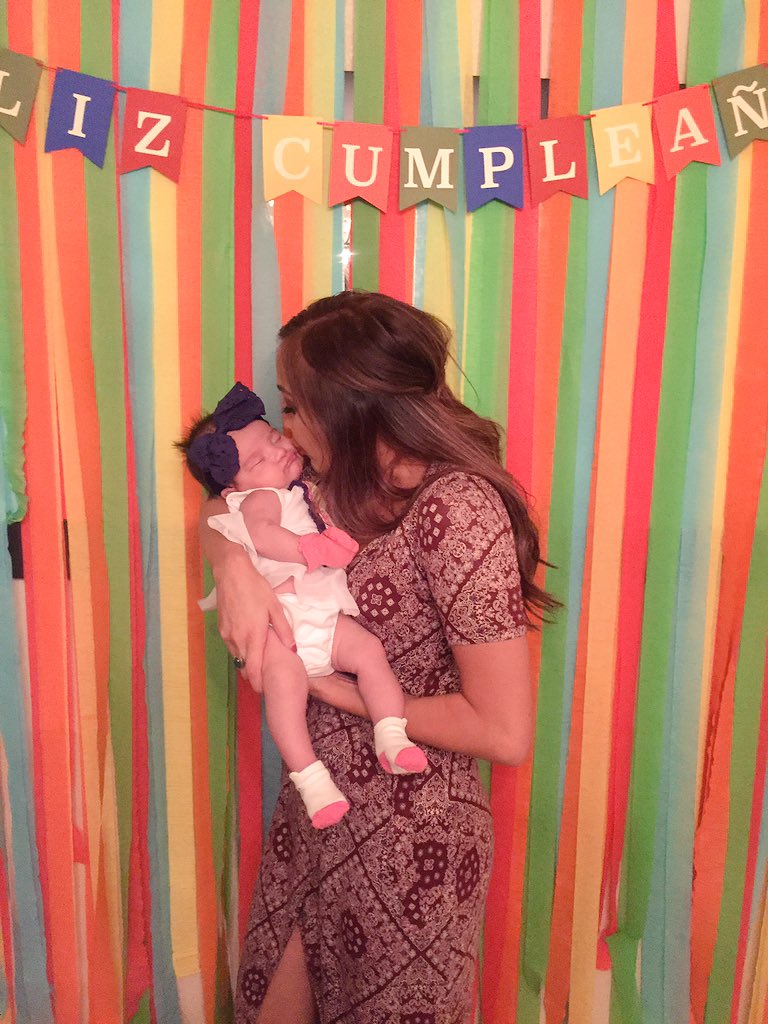 aracelyAdriana_'s tweet photo. Fiesta party with my baby niece. #myjunebug 🌻✨💛 https://t.co/oq4h1cJDwW