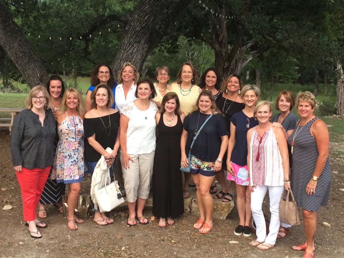 AlphaChiOmegaHQ's tweet image. Psi alumnae from 1975-1985 celebrated 30 years of sisterhood this summer. Share your chapter reunion news with the Lyre editor! #AXO @OU_AXO