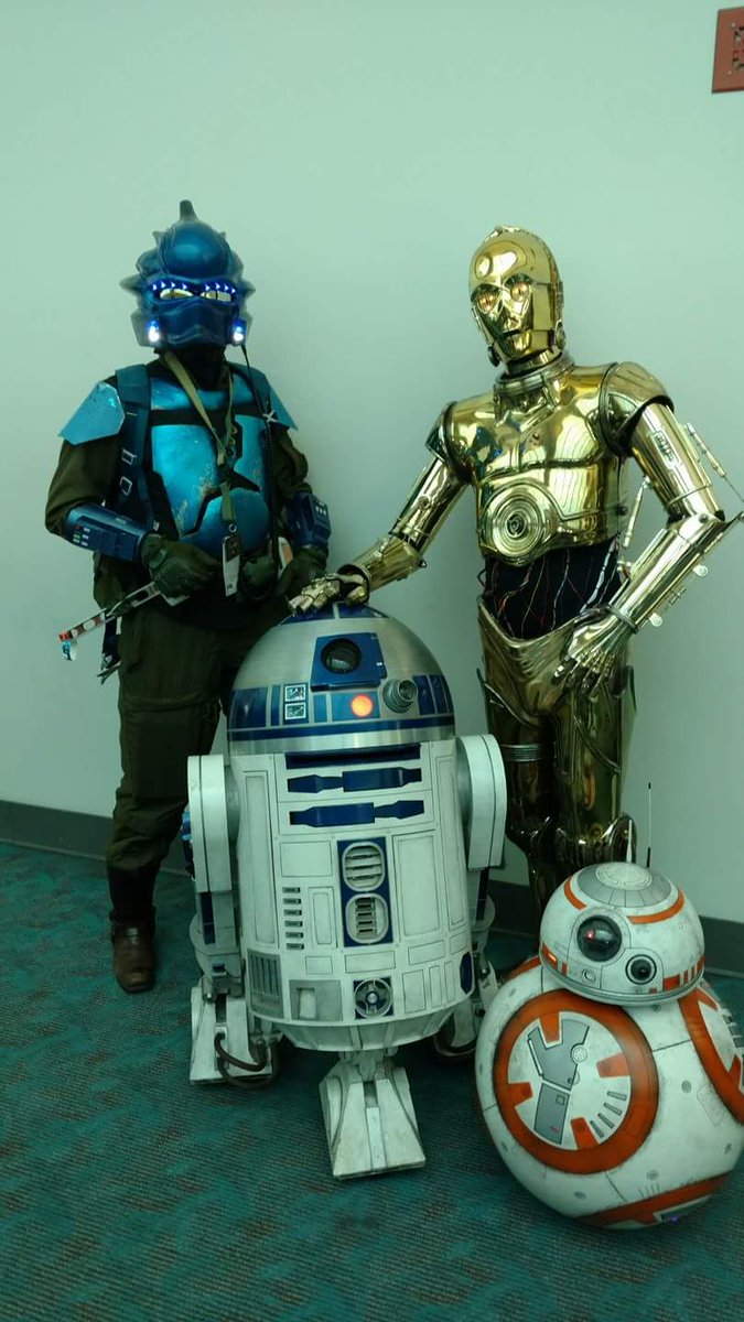 AdamShuttlewor3's tweet photo. Just some pictures of me at SDCC https://t.co/In3lEfCVAL