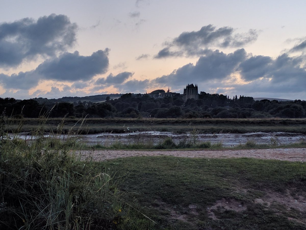 Roarzz's tweet photo. Said before but I really do detest Sussex. 

But, the downs are nice for late night cyclings #sunshit https://t.co/4hkgK3jU0q