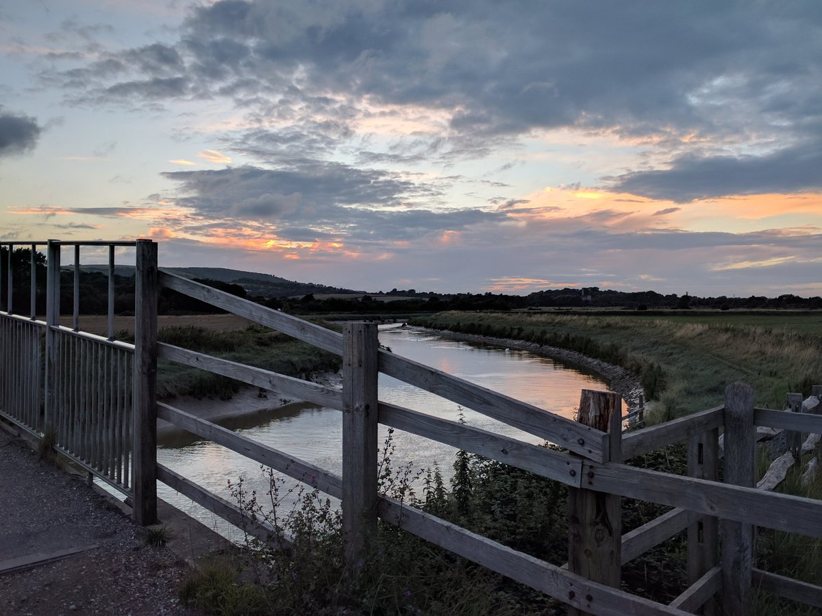 Roarzz's tweet photo. Said before but I really do detest Sussex. 

But, the downs are nice for late night cyclings #sunshit https://t.co/4hkgK3jU0q