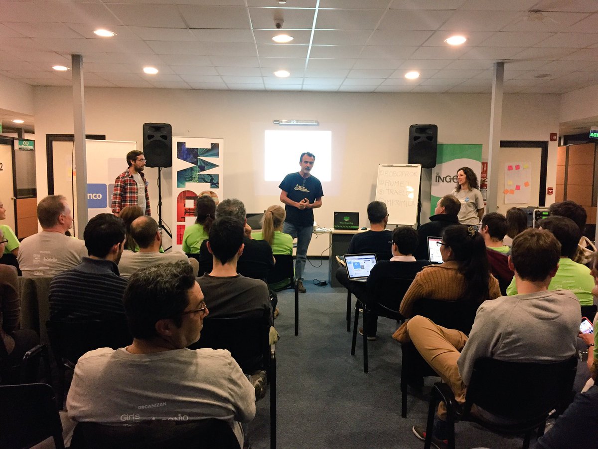 swmontevideo's tweet photo. Empiezan los pitch en #swmvd17 fin de semana de @Ideingenio y @girlsintech_uy https://t.co/WAalGBW3Bp