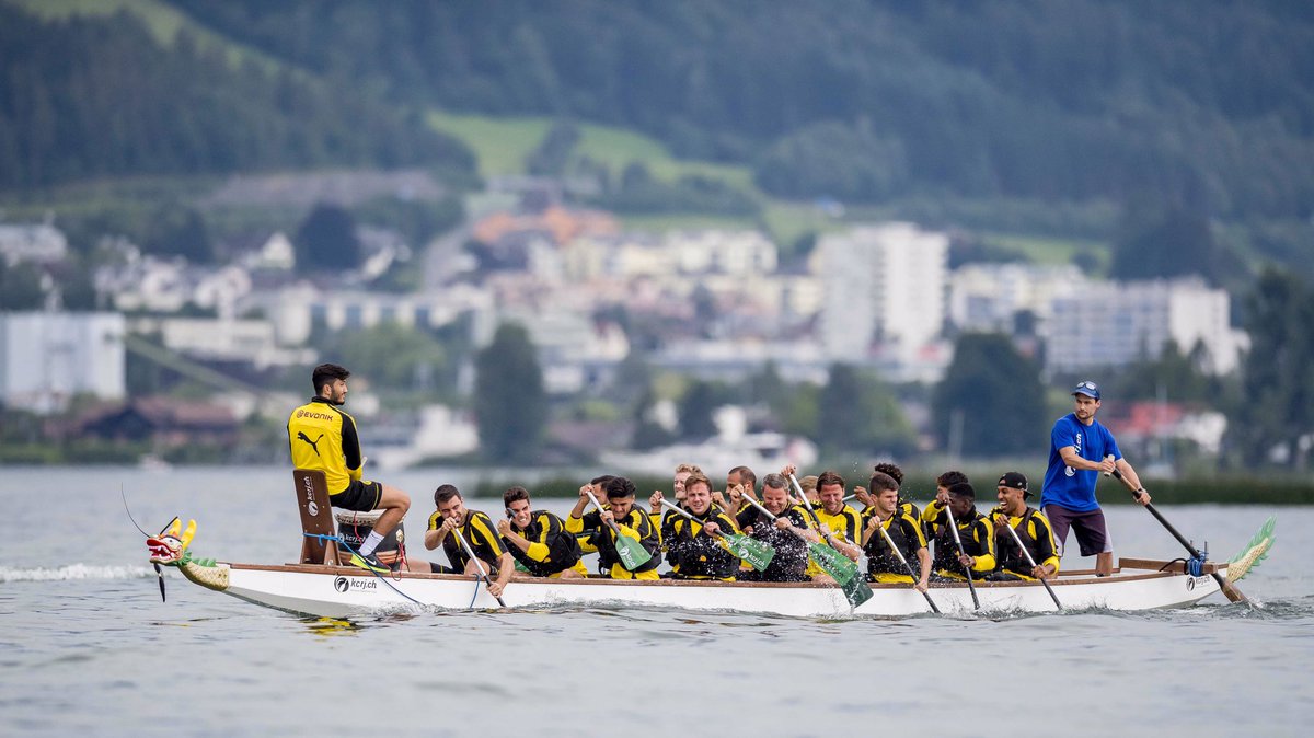 BVB's tweet photo. 🛶🛶🛶🛶 Impressionen vom Team-Nachmittag auf dem Zürichsee https://t.co/RxkIuxqRyk https://t.co/UFy7Uv4mP3