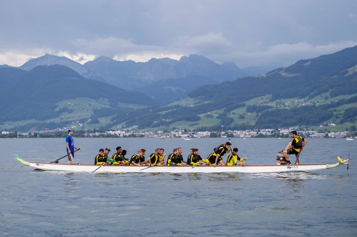BVB's tweet photo. 🛶🛶🛶🛶 Impressionen vom Team-Nachmittag auf dem Zürichsee https://t.co/RxkIuxqRyk https://t.co/UFy7Uv4mP3