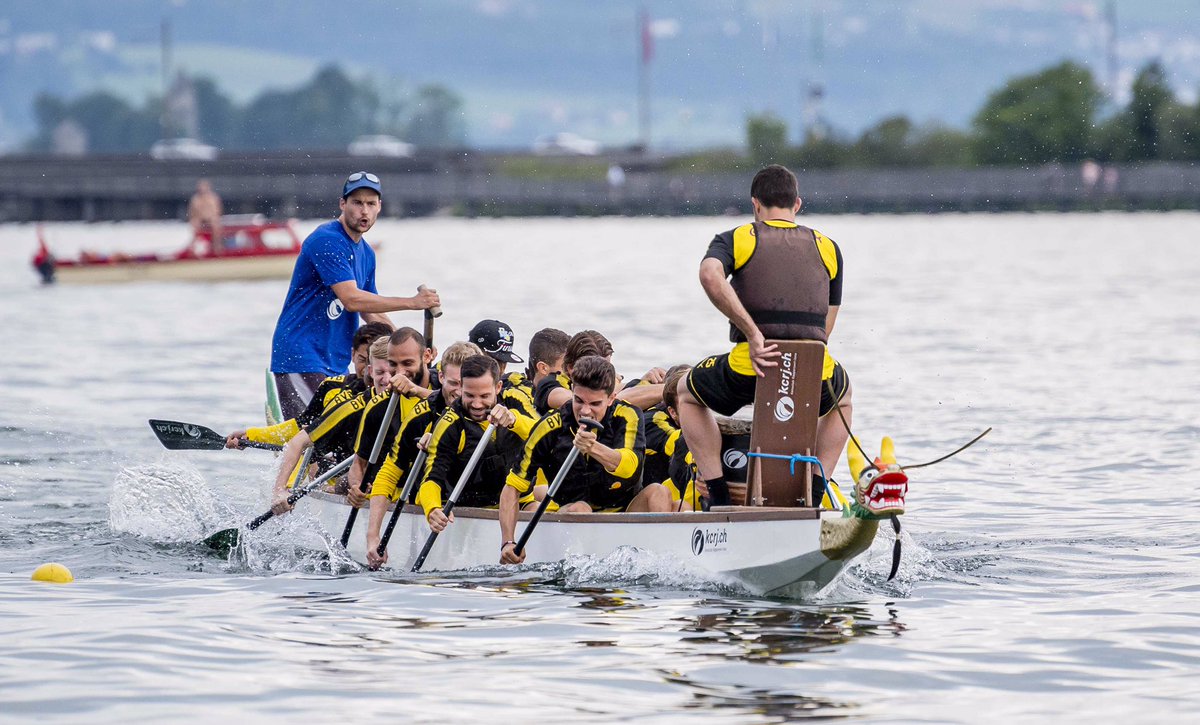 BVB's tweet photo. 🛶🛶🛶🛶 Impressionen vom Team-Nachmittag auf dem Zürichsee https://t.co/RxkIuxqRyk https://t.co/UFy7Uv4mP3