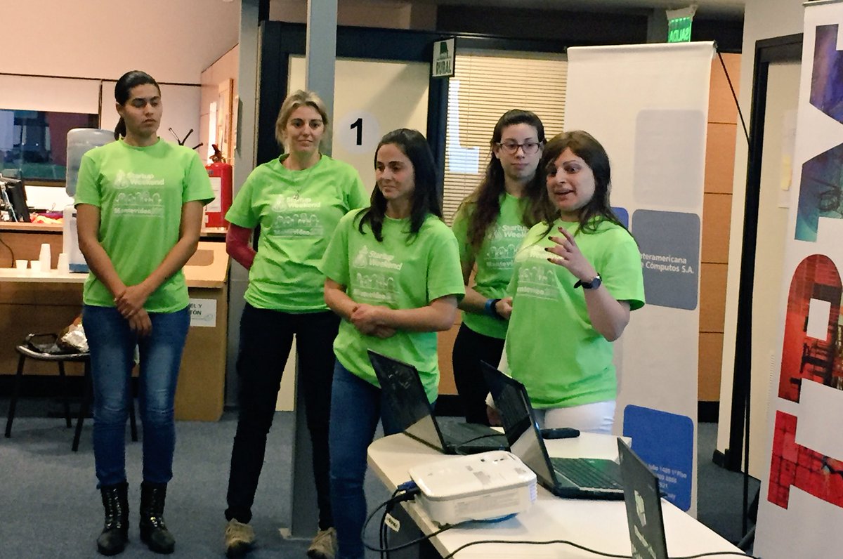 swmontevideo's tweet photo. Primer equipo de la noche, las chicas de @RoboProk #swmvd17 https://t.co/dNLQO0pLbn
