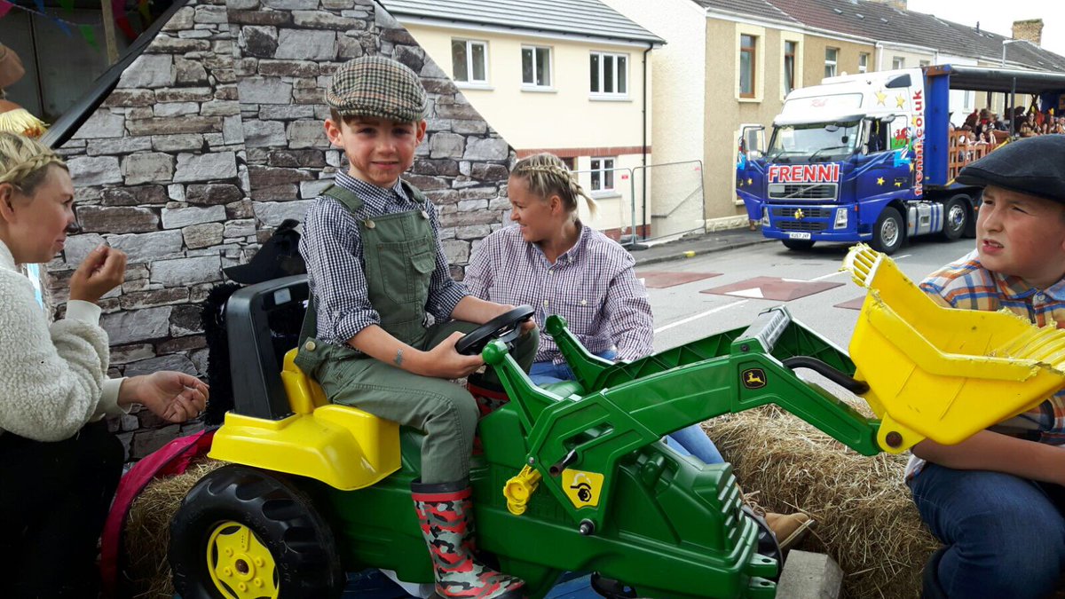friendsofpollys's tweet image. Eadtside carnival 🎡