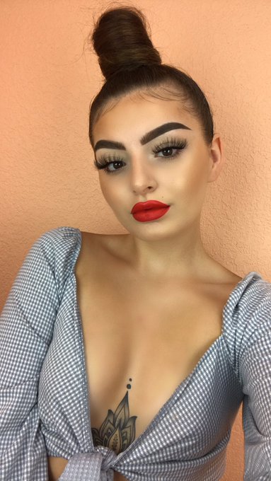 Pretty in red 💋 https://t.co/1wWteFx0oo