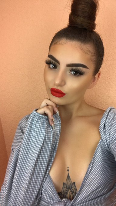 Pretty in red 💋 https://t.co/1wWteFx0oo