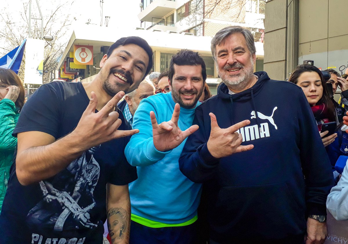 Felipe_Munoz_H's tweet photo. #Guillier5K #JSChile 🤘 https://t.co/6fCFInopDN