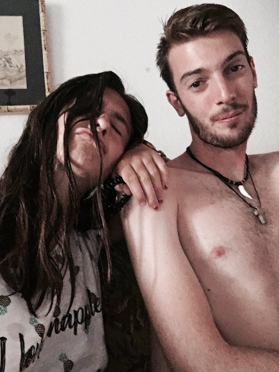 AliciaAmaaro13's tweet photo. S U M M E R     V I B E S🌵 @juankaamaro El año que viene más running, crepes y mojitos. Te quiero ultimate survival✌🏻☀️ https://t.co/hcjqGh4uXs