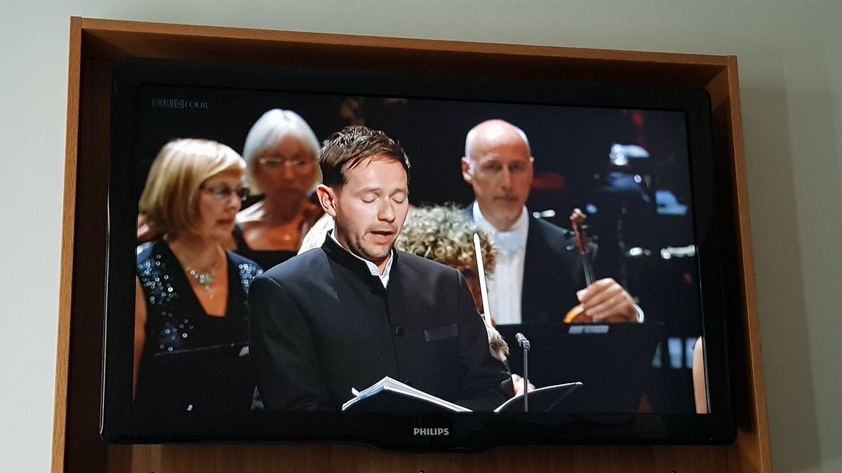 iestyn_davies's tweet photo. Totally busted having a quick nap. https://t.co/eVnbZWyEiM