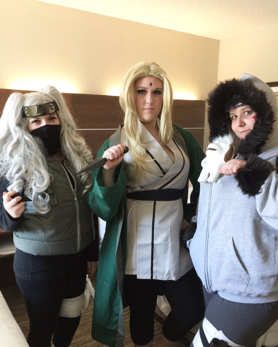 bayousexual's tweet photo. #fandomfest2017 #naruto #tsunade #kiba #kakashi #cosplay https://t.co/isenpw0u1i