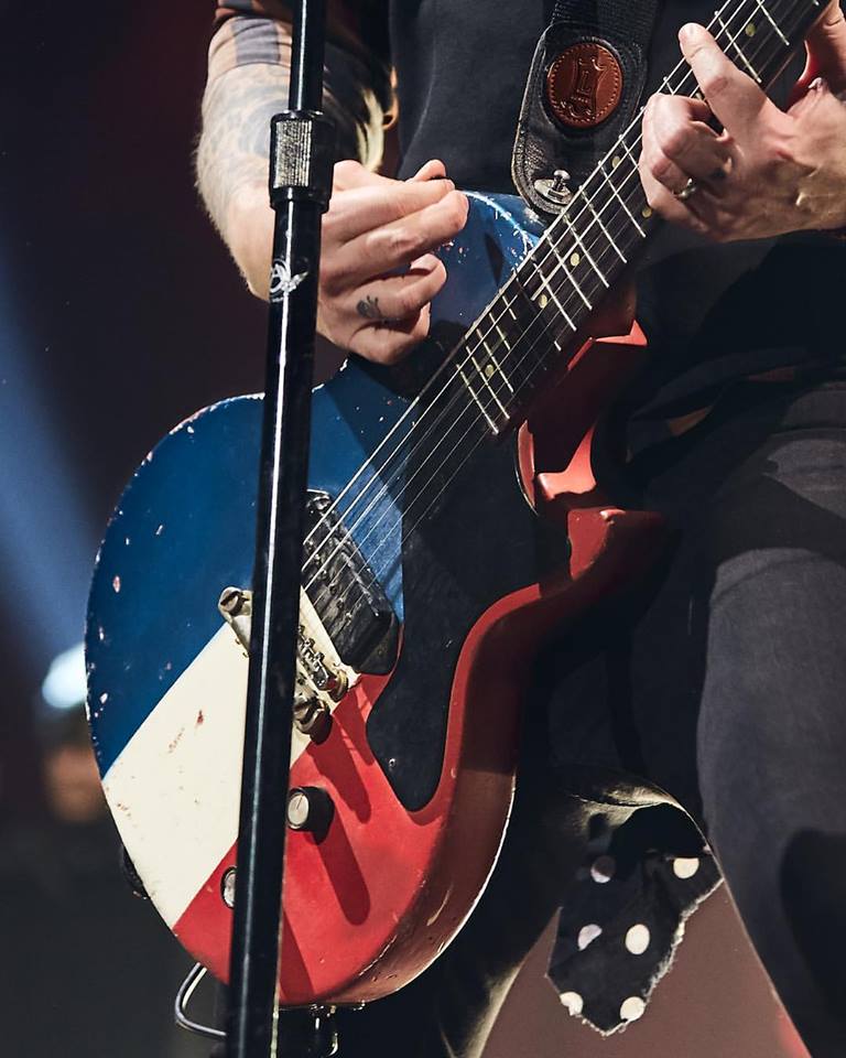 GDA's tweet photo. Will be updating tour images with fan photos from the #revradtour soon!
Send your tour pics to photos@greendayauthority.com. https://t.co/Rk1NnSslcL