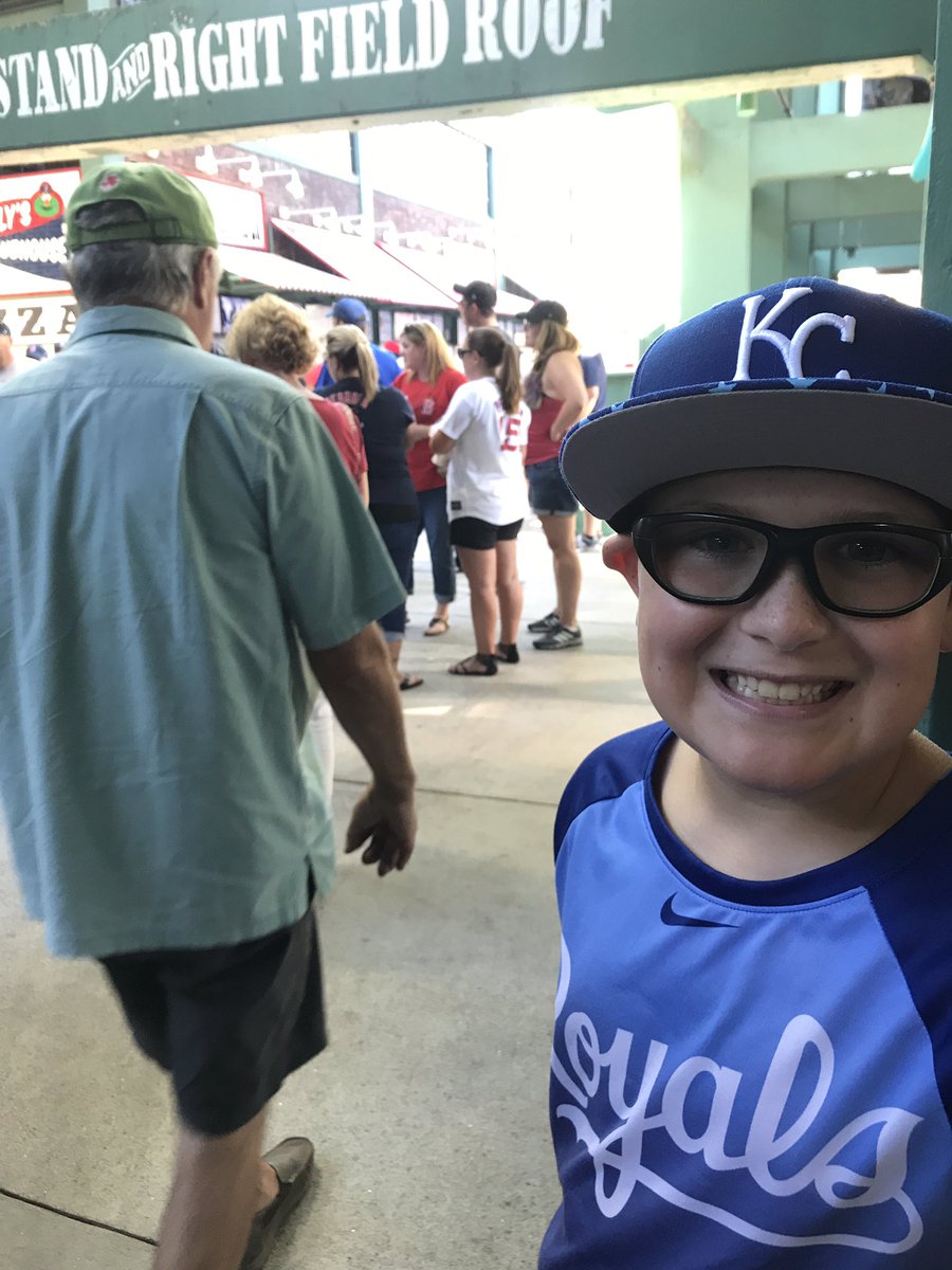 retailbossdad's tweet photo. I found a happy fan at Fenway! @Royals https://t.co/CdemTcXOaS