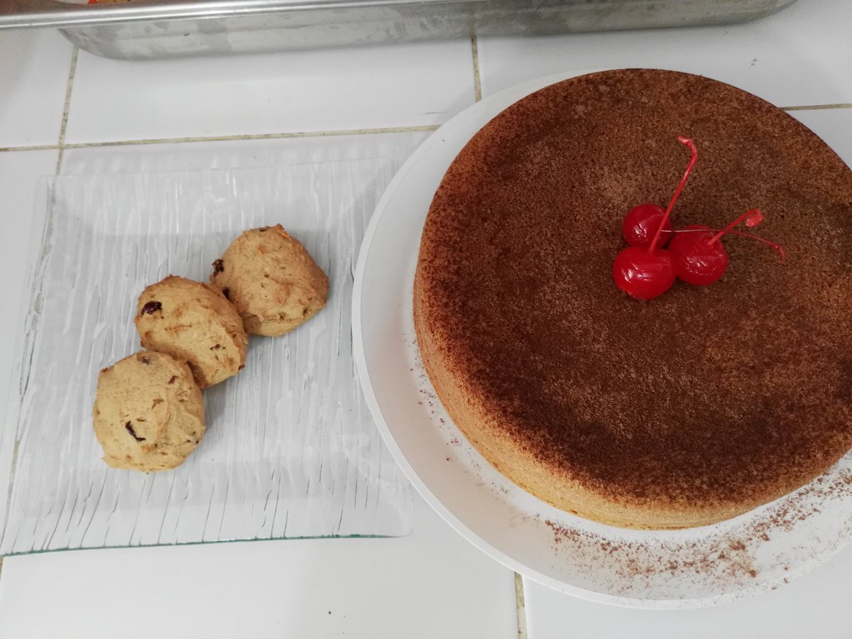 fabitachef's tweet photo. Panque y galletas
#glutenfree #healthy #GSGHuateque #chefadomicilo https://t.co/UrFZ7qY50H