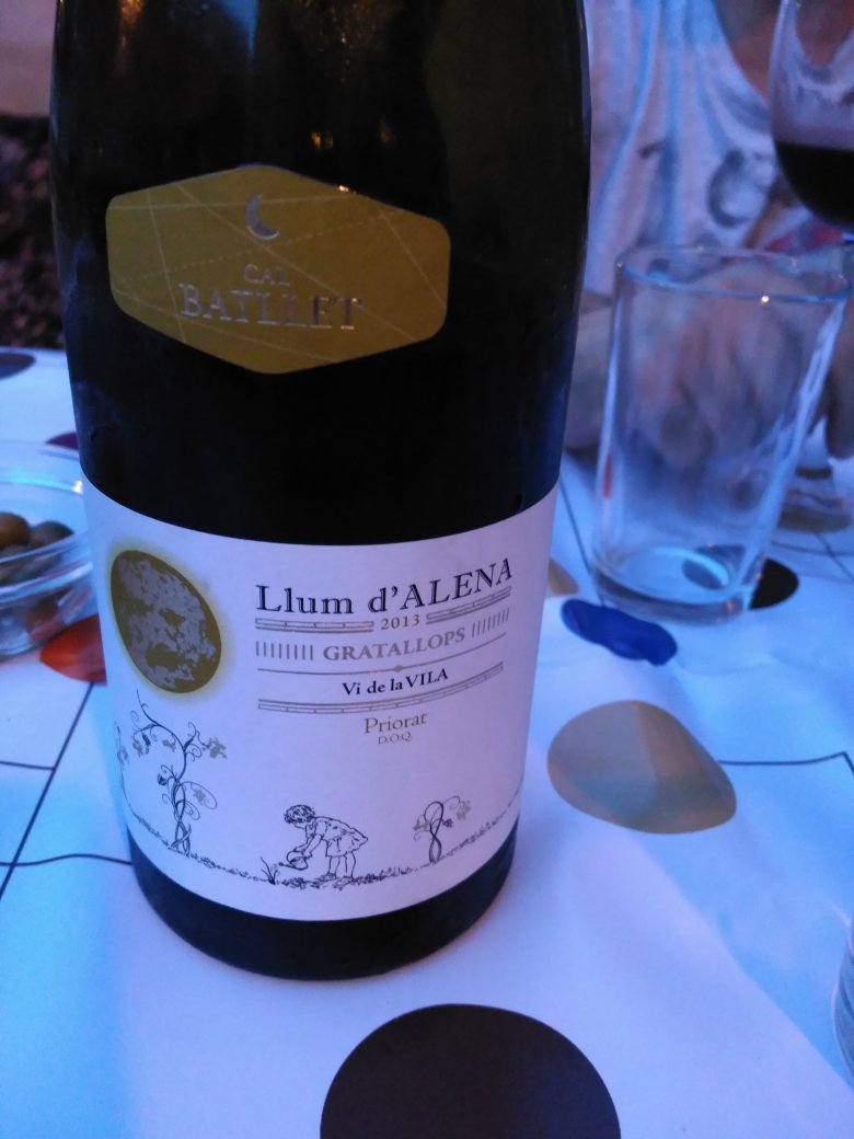 Bibliofalset's tweet photo. #vespredestiu #Gratallops #Calbotera #llumdalena #vi @doqpriorat #MarcRipoll https://t.co/szZ6i4BR5x