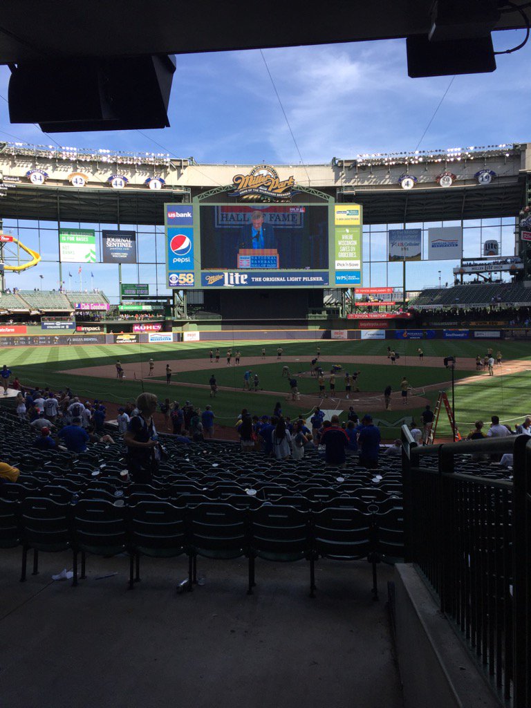 TGREIK16's tweet photo. Miller Park is a pretty cool place to watch a baseball game! #DefinitelyComingBack https://t.co/mHZTK6tSQI