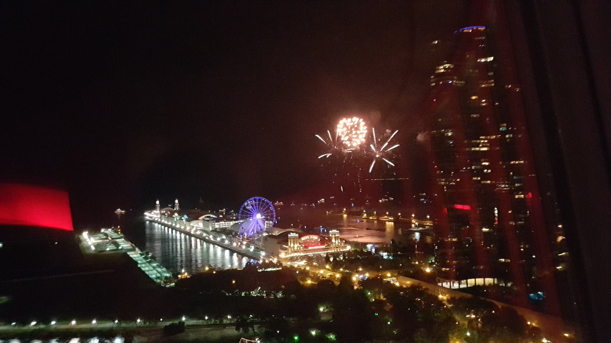 rfh007t's tweet photo. @tslconf2017 Fireworks on Navy Pier https://t.co/A0Z4NY1gVC