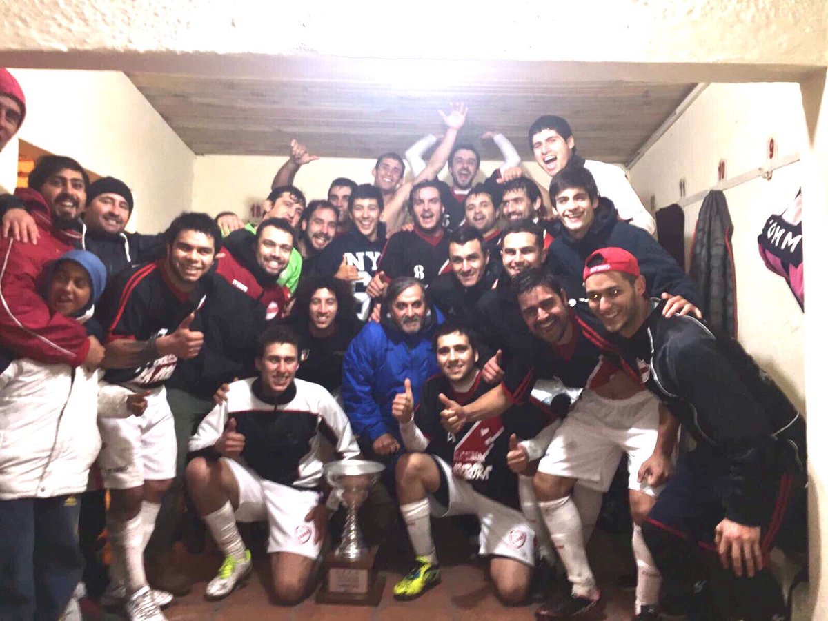 PinoRevetria25's tweet photo. Gracias por otra alegría banda querida.
Gracias @Club_SCatalina.
#PasitoAPasito #TablaAnual 

🌪⚪️🔴⚪️🌪 https://t.co/mUzjxbEmnJ