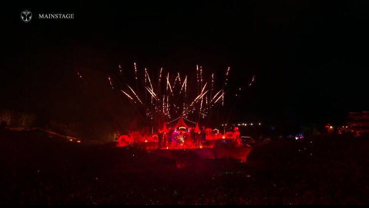 taeslwt's tweet photo. You never disappoint and your shows always worth, thank you @MartinGarrix 🙏🏼➕✖️  #tomorrowland #Tomorrowland2017 https://t.co/FEtat9q2rc