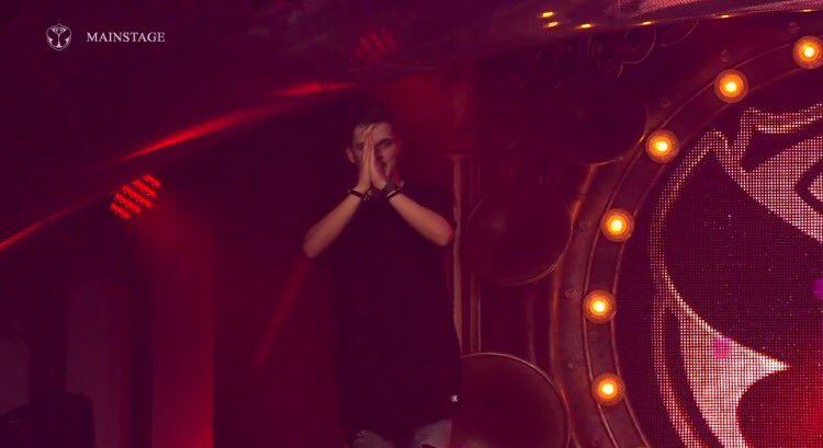 taeslwt's tweet photo. You never disappoint and your shows always worth, thank you @MartinGarrix 🙏🏼➕✖️  #tomorrowland #Tomorrowland2017 https://t.co/FEtat9q2rc