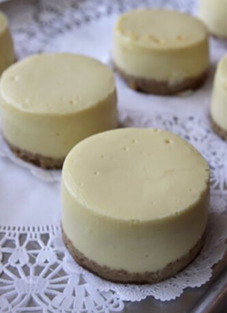Billy's Bakery (@billysbakerynyc) on Twitter photo @InLine_4You <a href="/JuniorsCheeseck/">Junior's Cheesecake - Restaurant & Bakery</a> <a href="/eileensccnyc/">Eileen's Special Cheesecake</a> <a href="/BreadsBakery/">Breads Bakery™</a> <a href="/VENIEROSdessert/">Veniero's</a> Can't we all just get along, and eat cheesecake together? 😍 @InLine_4You <a href="/JuniorsCheeseck/">Junior's Cheesecake - Restaurant & Bakery</a> <a href="/eileensccnyc/">Eileen's Special Cheesecake</a> <a href="/BreadsBakery/">Breads Bakery™</a> <a href="/VENIEROSdessert/">Veniero's</a> Can't we all just get along, and eat cheesecake together? 😍