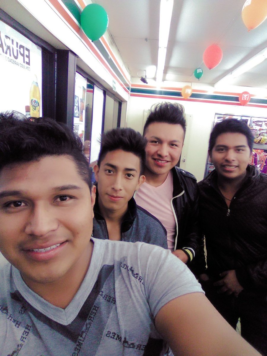 edmar_sh's tweet photo. Con los amigos haber que se arma jejej...
Saludos mi gente 👋😃😉 https://t.co/FPbXeRuhIJ