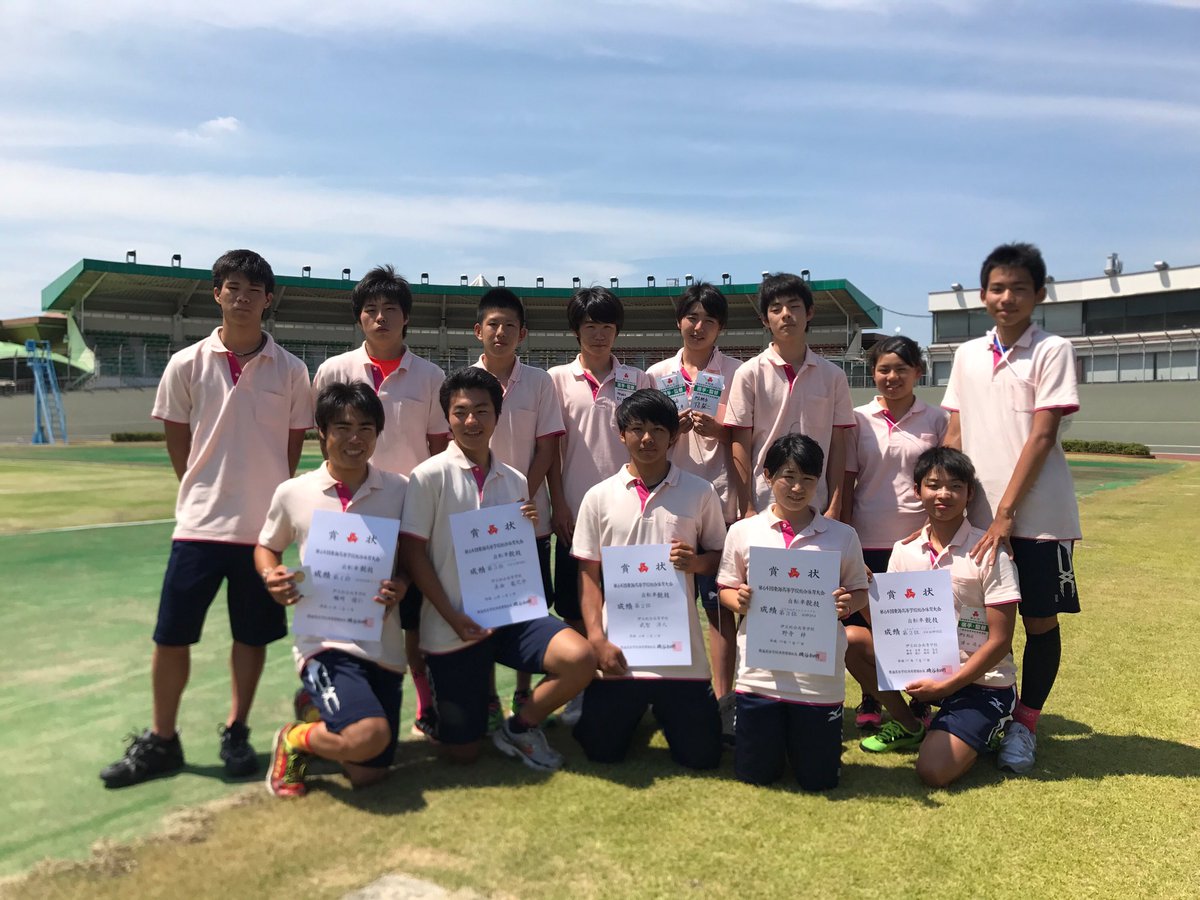 Eugene Kakizaki 蠣崎優仁 Twitterissa 伊豆総合高校自転車競技部を 昨日をもって引退しました だけど心の中では引退なんかしてないよ みんなと駆け抜けた三年間はかけがいのないもの これからそれぞれの進路に向かって別れて行くけど いつまでも仲良しでいような