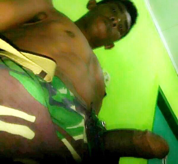 pecandujembut's tweet photo. Kontol Tentara emang sesuatu @andra_diansyah @Malelicious https://t.co/VpZ7NVnXUE
