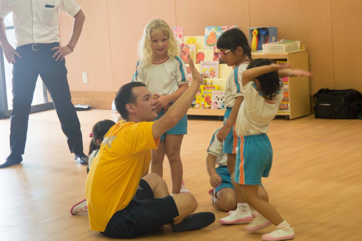 EXSTRGRU7's tweet photo. Helping hands - #USSPatriot and #CTF76 team up to bring joy to Sasebo school. #USNLovesJapan https://t.co/Mi1rj8WVRo