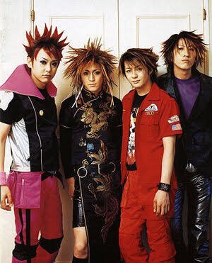 ヴィジュアル系今日は何の日】 GLAYが幕張メッセ駐車場特設ステージに