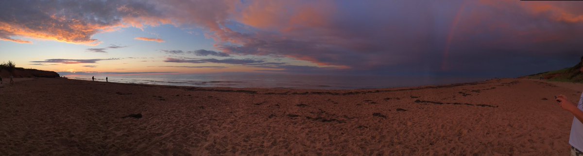 ToBeLike's tweet image. Best and perhaps largest sky ever! Even had room for a 🌈.