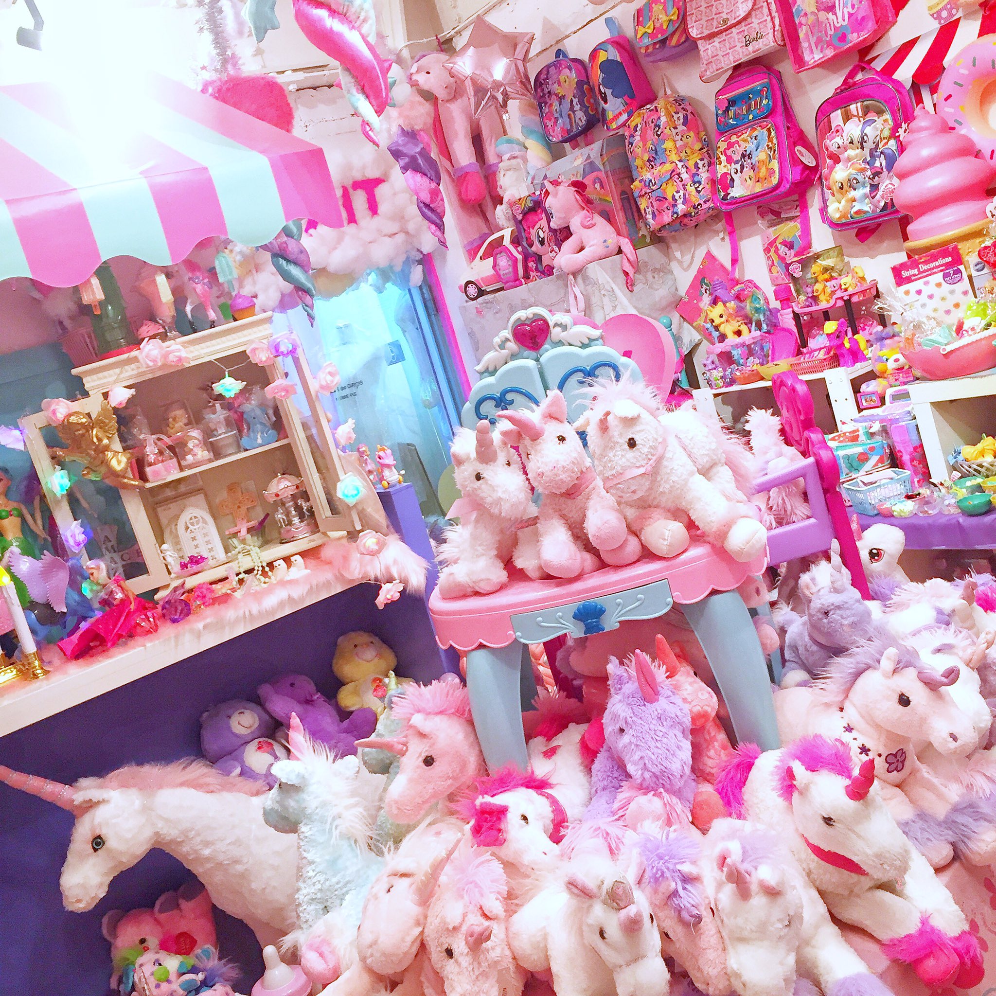 Nijiiro Ponic Nijiiro Ponic 本日も13時よりオープンします かわいいユニコーンちゃんまだまだ沢山いますよ 本日もご来店お待ちしております Nijiiroponic ニジポニ 雑貨屋 Unicorn かわいい ゆめかわ アメ村 大阪 T Nijiiro Ponic Nijiiro Ponic 本日も13時よりオープンします かわいいユニコーンちゃんまだまだ沢山いますよ 本日もご来店お待ちしております Nijiiroponic ニジポニ 雑貨屋 Unicorn かわいい ゆめかわ アメ村 大阪 T