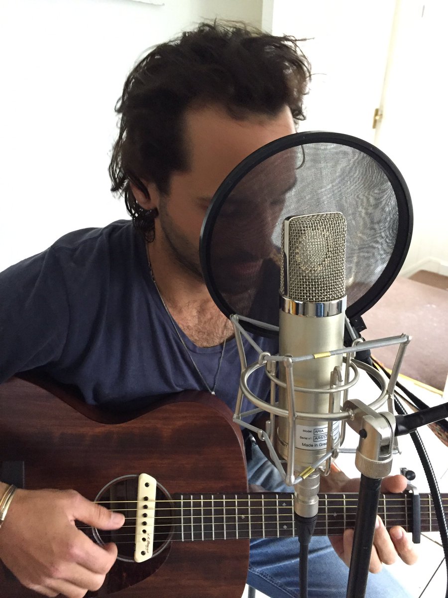 Glassmaps's tweet photo. The Aria from @Sontronics sounds like heaven. ✨thank you. #soundandvision #glassmaps #strangelyaddicted #songwriter https://t.co/AObpQ35rl8