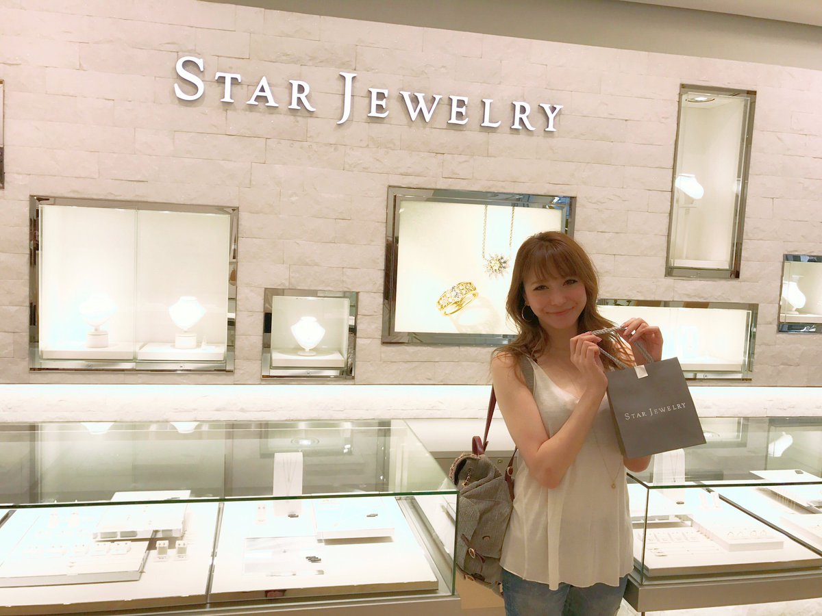 スタージュエリー Twitterissa モデルの 藤井リナ さんが スタージュエリー表参道店にご来店 お持ちのstar Jewelry Girlのlacy Choker 2jn7238 を着けてくださっていて とてもお似合いでした いつもありがとうございます またのご来店をお待ちしております