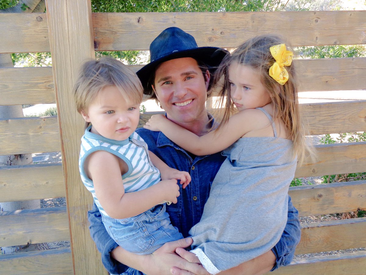 ashleytesoro's tweet photo. So much fun for our summer trip at the Tesoro Family Ranch! @AnthonyTesoro #ranchlife #Gabriella #lilAnthony https://t.co/9cB8vV6F7C
