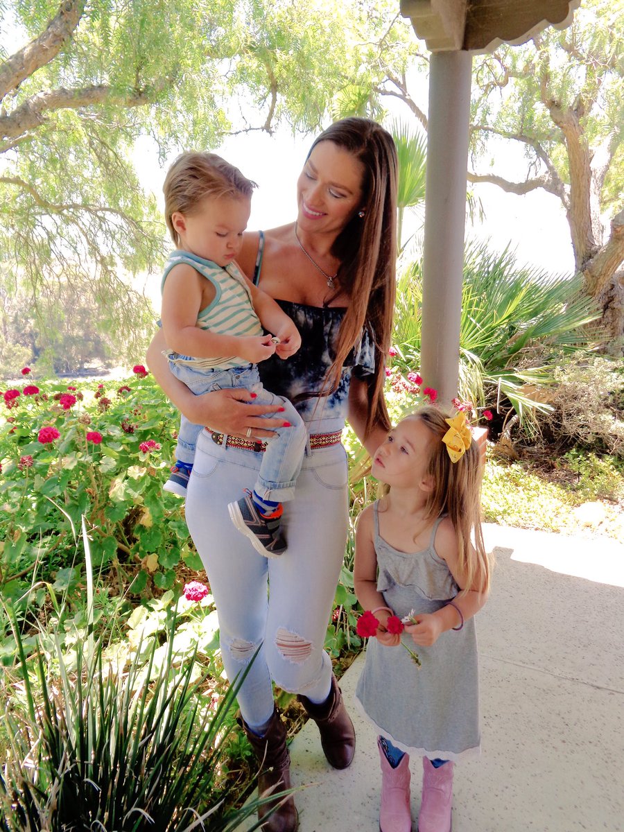 ashleytesoro's tweet photo. So much fun for our summer trip at the Tesoro Family Ranch! @AnthonyTesoro #ranchlife #Gabriella #lilAnthony https://t.co/9cB8vV6F7C