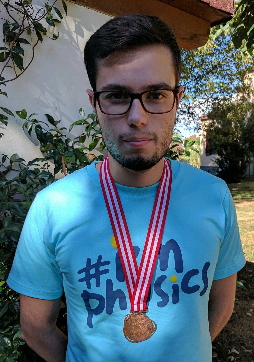 ADGalileiCrema's tweet photo. SuperAle @iltrent 100eLode va in Indonesia e torna con un bronzo delle Olimpiadi Internazionali Fisica! #ipho2017 #GalileiCrema #eccellenze https://t.co/ymVuWfbLqA