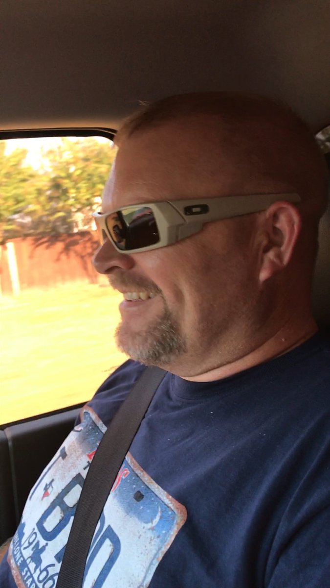 jakeharvard11's tweet photo. My dads face when I told him I'm getting us a 1972 bug to work on was priceless #fathersonproject #vdubb #bugbuild https://t.co/JqDiM0m8zk